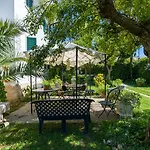 ベッド・アンド・ブレックファスト Au Jardin Fleuri