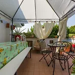 Au Jardin Fleuri 2*
