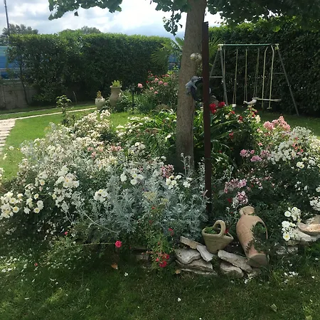 Au Jardin Fleuri 2*