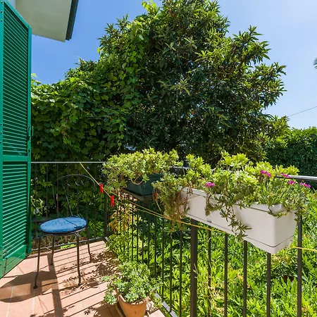 Au Jardin Fleuri 2* سان جيوفانّي لوباتوتو