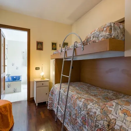 Au Jardin Fleuri Bed & Breakfast 3*