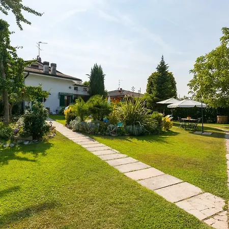 Au Jardin Fleuri Bed & Breakfast San Giovanni Lupatoto