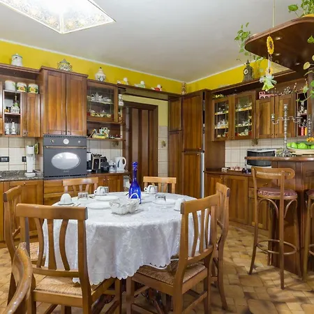 Au Jardin Fleuri Bed & Breakfast 3*