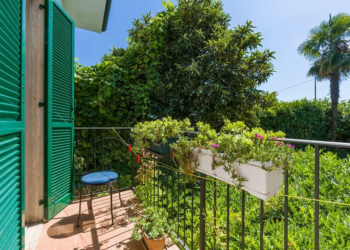 Au Jardin Fleuri 2* سان جيوفانّي لوباتوتو